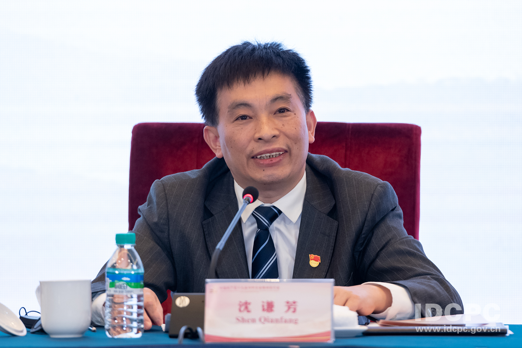 江西省委副秘书长,政策研究室主任沈谦芳作宣介